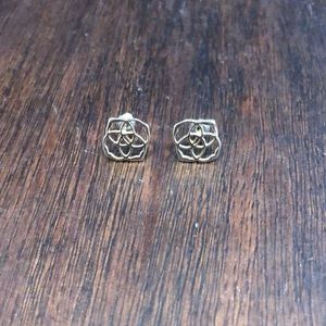 KENDRA SCOTT GOLD DIRA EMBLEM STUDS